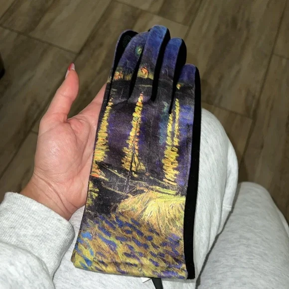 Gloves - Picture 3 of 5